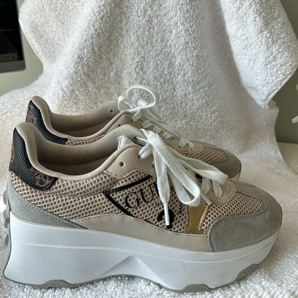 Guess Peony Sneakers - Picture 2 of 5